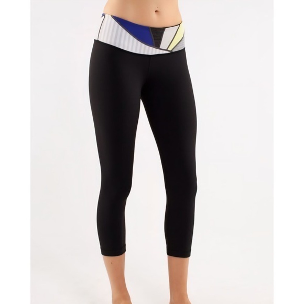 Lululemon Black‎ Crop Leggings Geometric Print Waistband Athletic Yoga Sz S